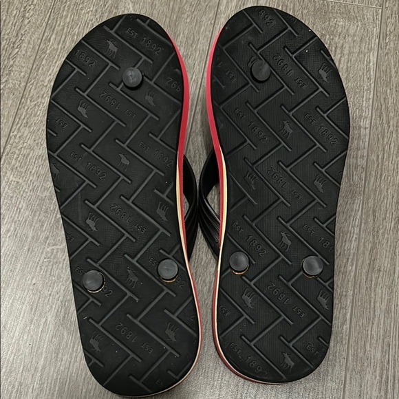 ✨NWOT ✨Abercrombie & Fitch Red and Black Sandals - Picture 2 of 5